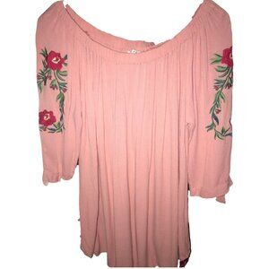 XL Southern Spirit Flowy blouse with 3/4 sleeves and floral embroidery